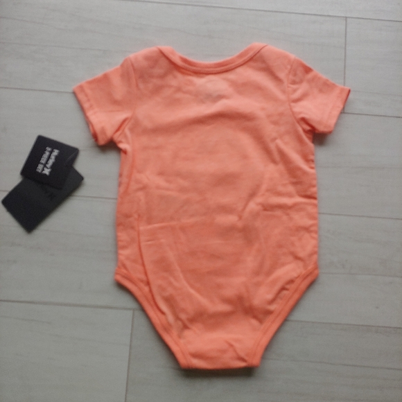 HURLEY NEW Baby Shark Bodysuit & Jogger Sweatpants - Picture 5 of 14